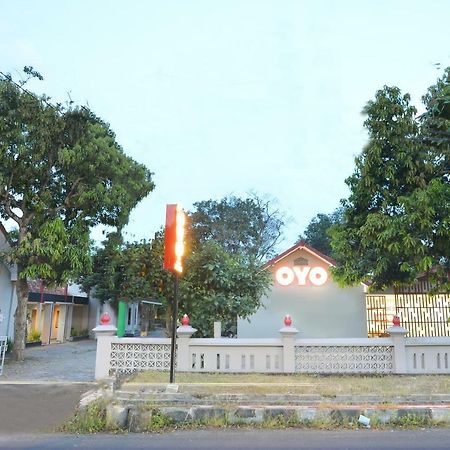 Oyo 743 Garden Guesthouse Maguwo Exterior foto